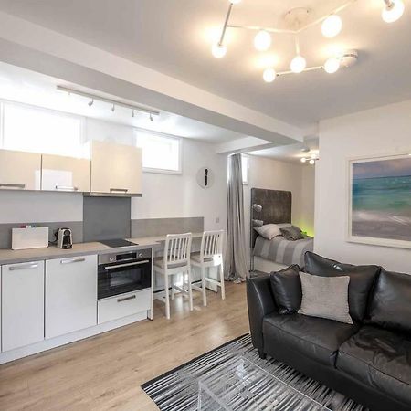 The Hideout Apartment Литам Сент Аннс Екстериор снимка